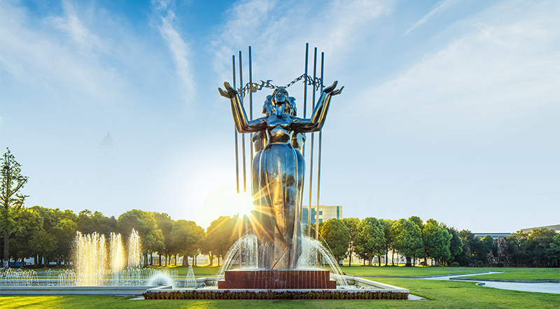 揚子江藥業(yè)集團(tuán)：黨旗飄揚，激發(fā)澎湃發(fā)展活力